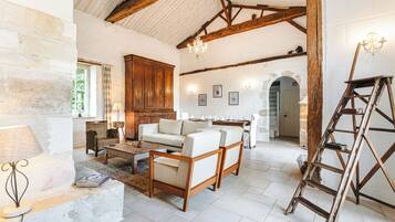 TV, fireplace, DVD player, table tennis