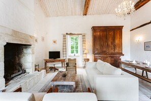 TV, fireplace, DVD player, ping pong - Holiday Home 'Logis La Tour - Gîte Orangerie' with Private Pool, Private Terrace and Wi-Fi (Saint-Laurent-de-la-Salle)