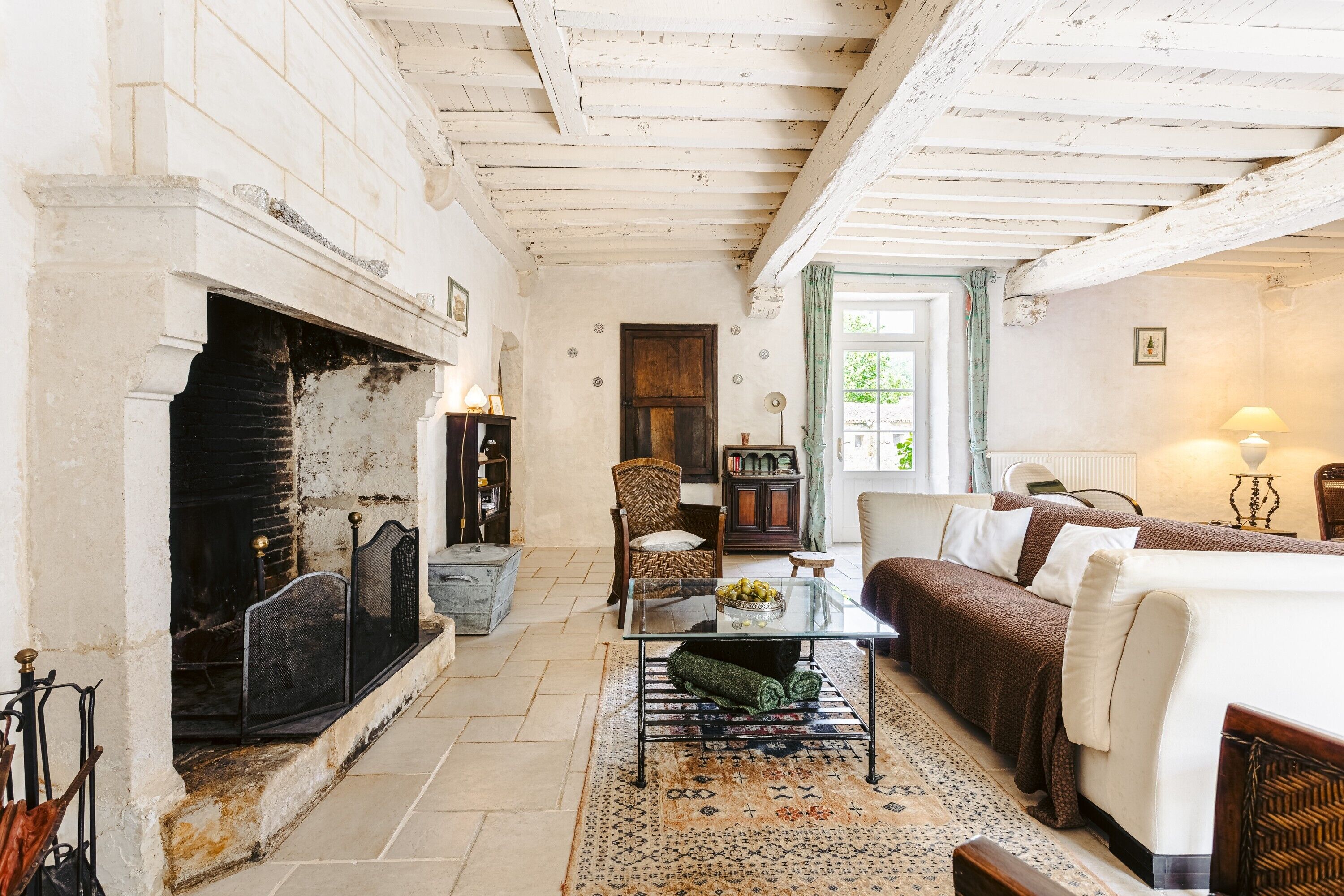 TV, fireplace, DVD player, ping pong