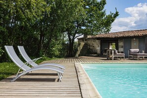 Pool - Holiday Home 'Logis La Tour - Gîte La Tour' with Private Pool, Private Terrace and Wi-Fi (Saint-Laurent-de-la-Salle)