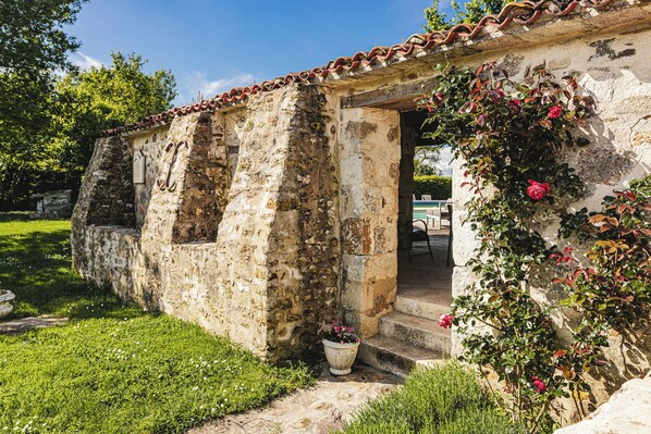 Exterior - Holiday Home 'Logis La Tour - Gîte La Tour' with Private Pool, Private Terrace and Wi-Fi (Saint-Laurent-de-la-Salle)