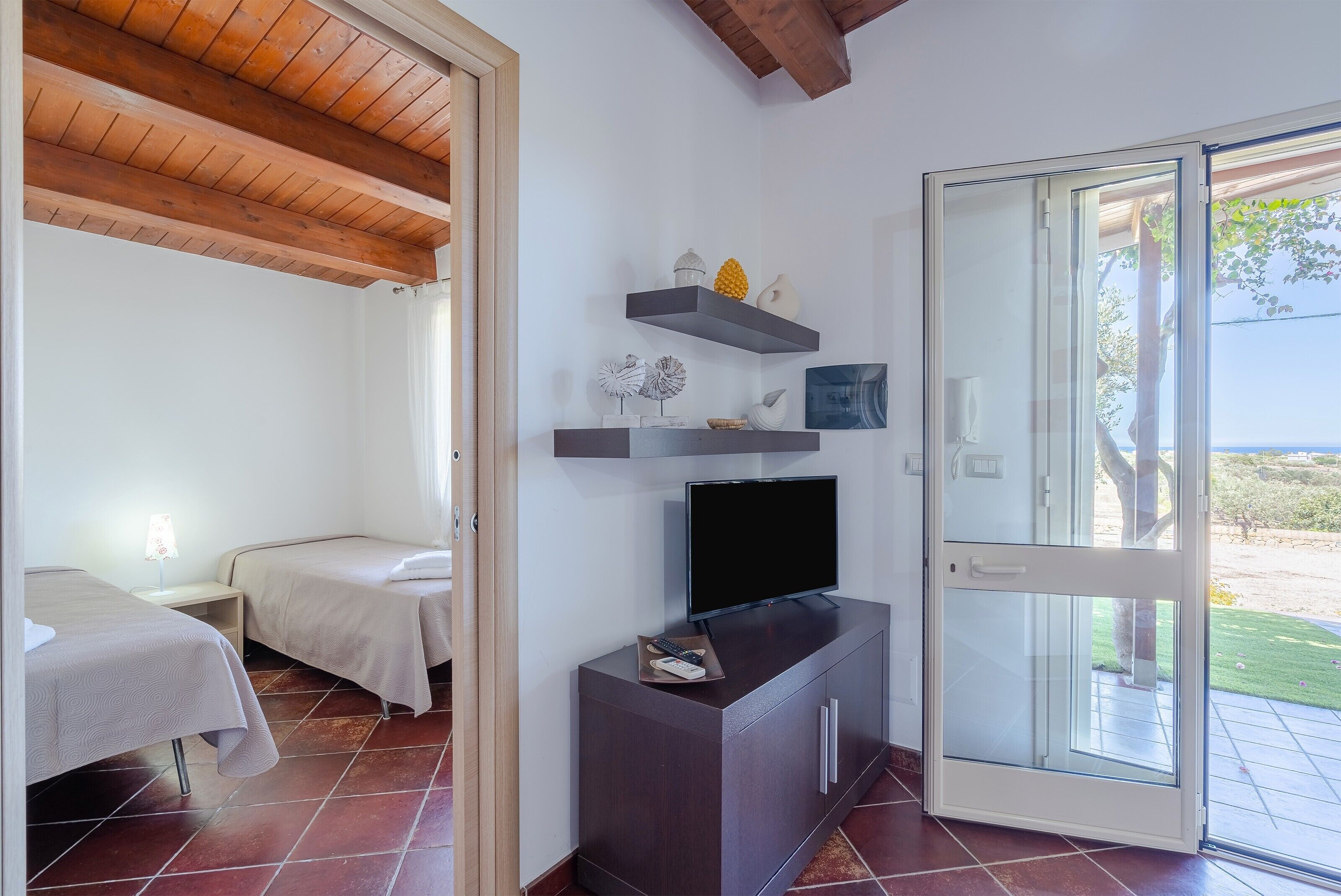 2 habitaciones, escritorio, tabla de planchar con plancha y wifi gratis 
