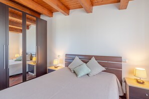 2 Schlafzimmer, Schreibtisch, Bügeleisen/Bügelbrett, kostenloses WLAN