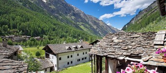 Apartment 'Les Cles - Achillea' with Mountain View and Balcony