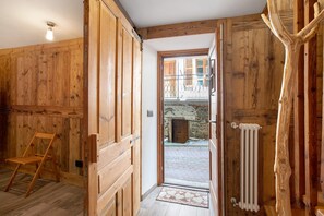 Interior - Apartment 'Les Cles - Achillea' with Mountain View and Balcony (Valsavarenche)