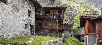 Apartment 'Les Cles - Genepy' with Mountain View, Balcony and Wi-Fi