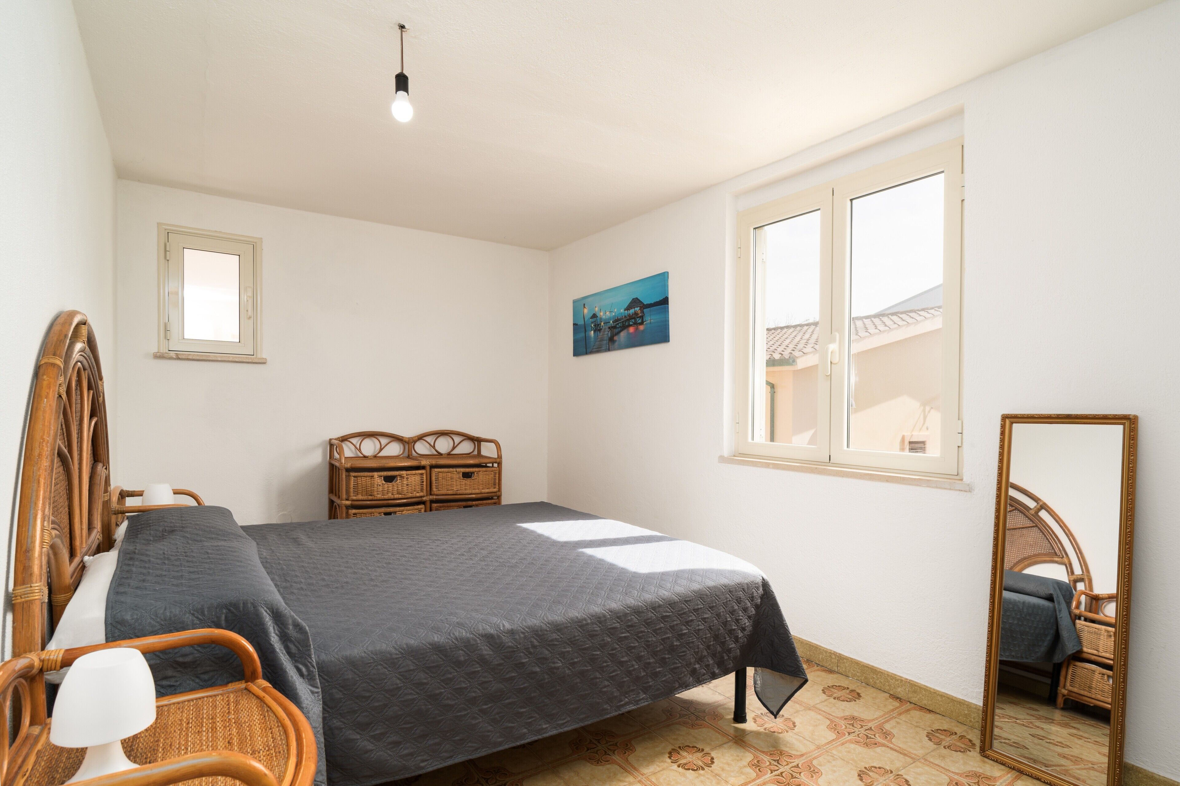 3 habitaciones, tabla de planchar con plancha y ropa de cama 