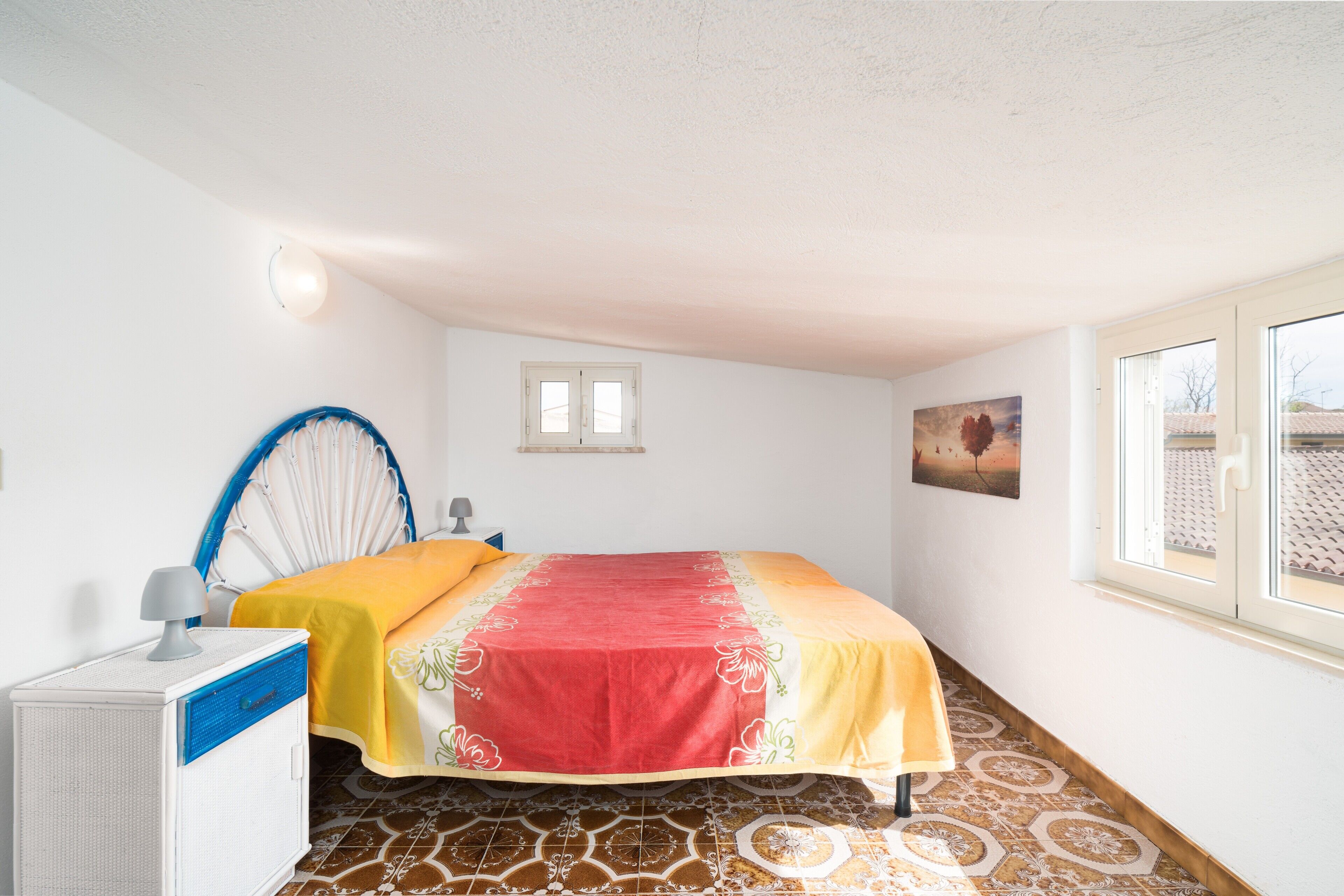 3 habitaciones, tabla de planchar con plancha y ropa de cama 