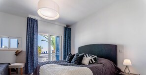Ferros/tábuas de passar roupa, Wi-Fi de cortesia, roupa de cama