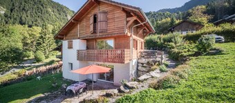 Chalet Les Mios, a casa di Isa, con vista tra lago e montagne, terrazza privata e Wi-Fi