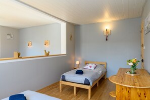 5 bedrooms, iron/ironing board, free WiFi - Holiday Home 'Gîte Les 3 Cerfs - 3 Stars' with Mountain View, Private Terrace and Wi-Fi (Plainfaing)