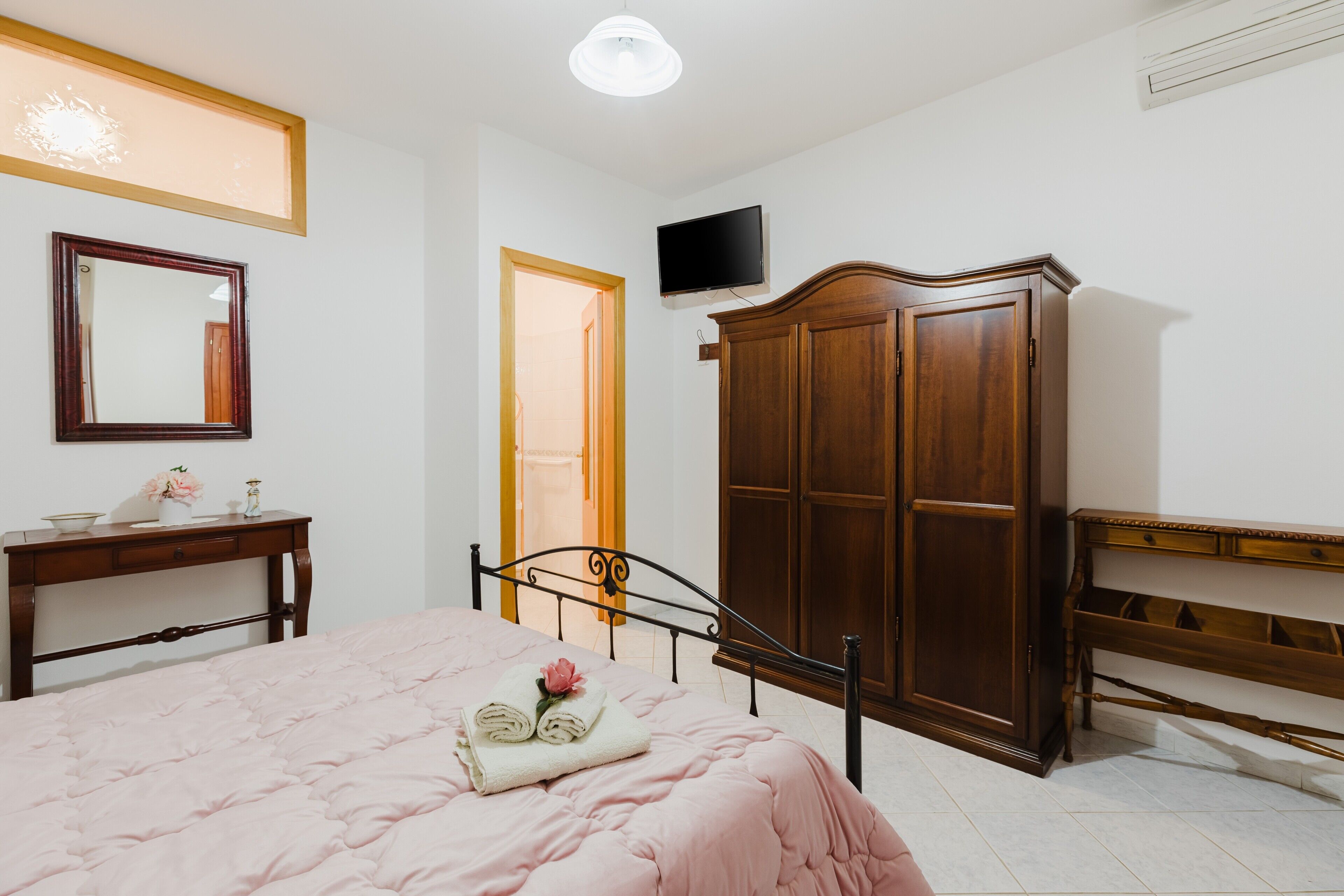 1 bedroom, free WiFi, bed sheets