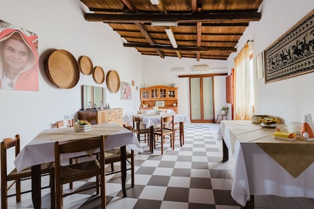 Dining. Room 'Camera 1' with Shared Terrace, Wi-Fi and Air Conditioning