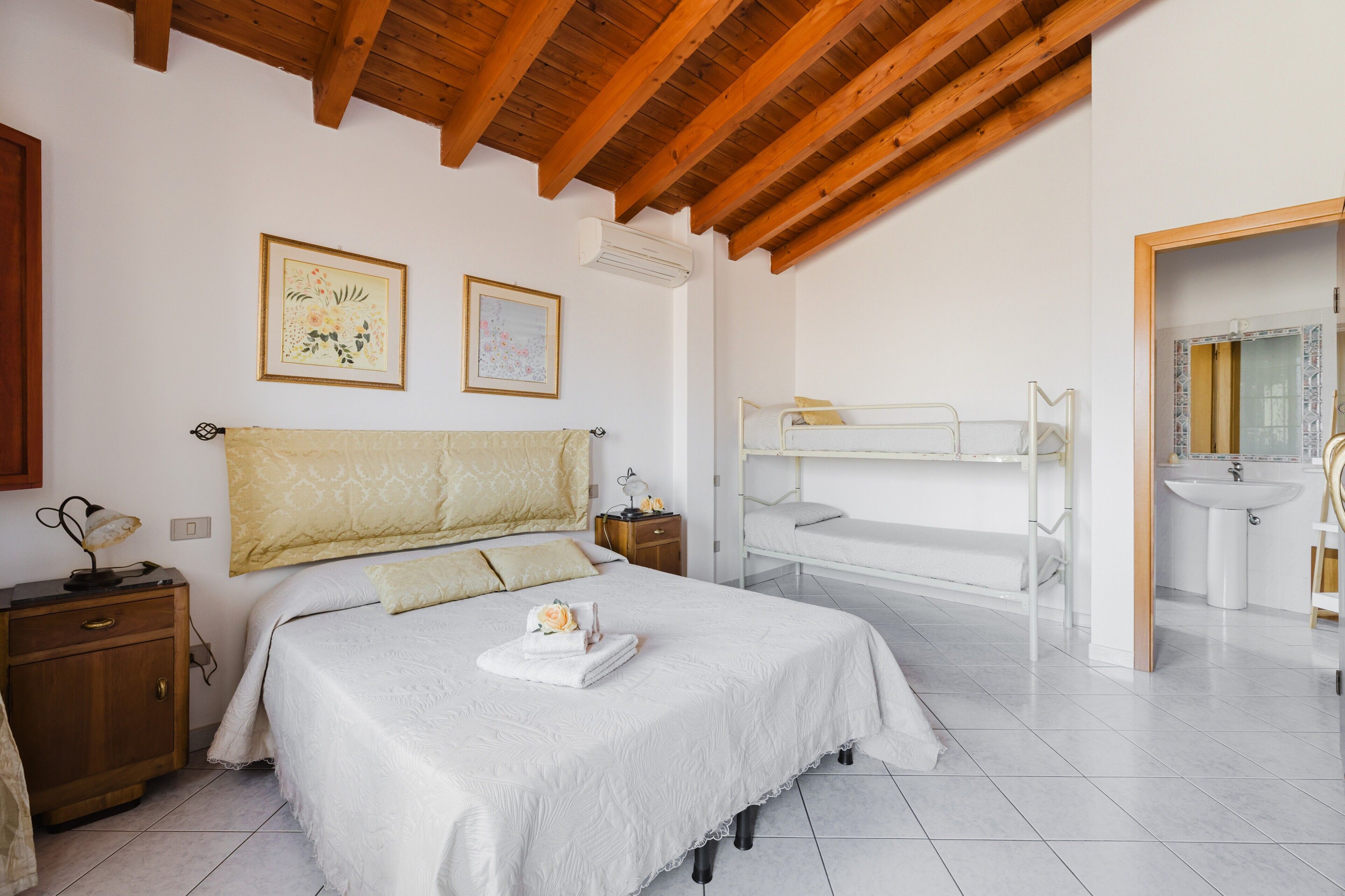 1 bedroom, free WiFi, bed sheets