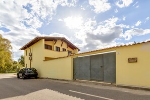 Exterior - Room 'Camera 4' with Shared Terrace, Wi-Fi and Air Conditioning (Palmas Arborea)