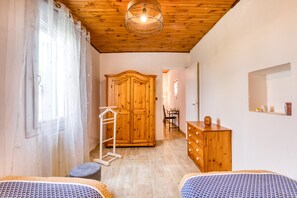 2 bedrooms, desk, iron/ironing board, free WiFi