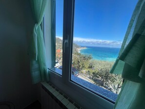 Interior - Apartment 'La Realidad 3' with Shared Pool, Wi-Fi and Air Conditioning (Finale Ligure)