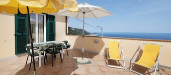 Apartment 'La Realidad 5' with Shared Pool, Wi-Fi and Air Conditioning