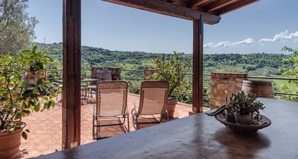 Apartment 'Fienile' with Private Terrace, Wi-Fi and Air Conditioning