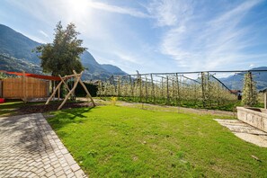 Children's area - Apartment 'Villa Rosa Unterschöberlehof - Lene' with Mountain View, Wi-Fi and Air Conditioning (Meran)