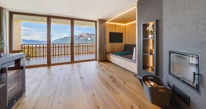 ‘Lodge Melisse’ holiday flat with mountain views, private terrace and private sauna