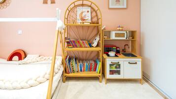 3 bedrooms, iron/ironing board, free WiFi, bed sheets