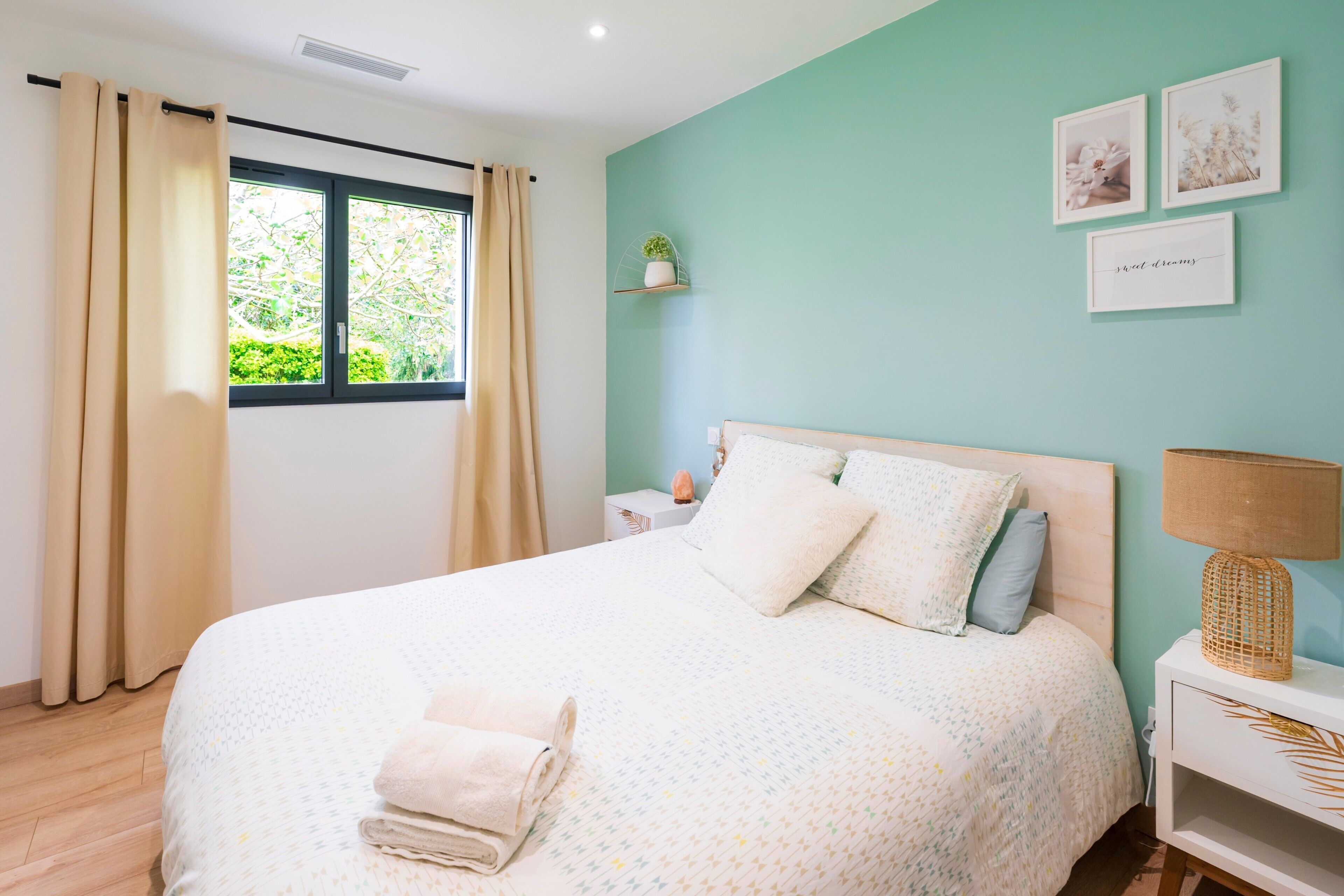 3 chambres, fer et planche à repasser, Wi-Fi gratuit, draps fournis