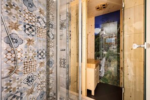 Shower, hair dryer, towels