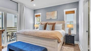 5 kamar tidur, meja kerja, setrika/meja setrika, dan tempat tidur bayi