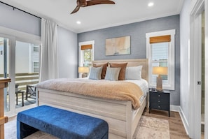 5 bedrooms, desk, travel crib, free WiFi