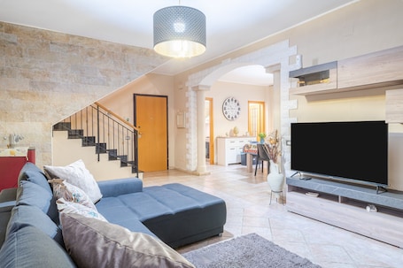 TV, fireplace. Villa 'Mariavittoria' with Sea View, Wi-Fi and Air Conditioning