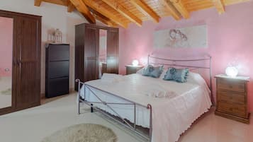 3 Schlafzimmer, BĂŒgeleisen/BĂŒgelbrett, kostenloses WLAN, BettwĂ€sche