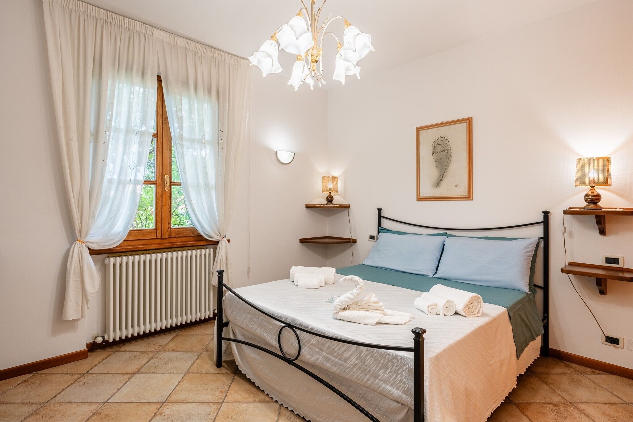 3 bedrooms, iron/ironing board, free WiFi, bed sheets