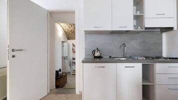 Fridge, stovetop, electric kettle, cookware/dishes/utensils