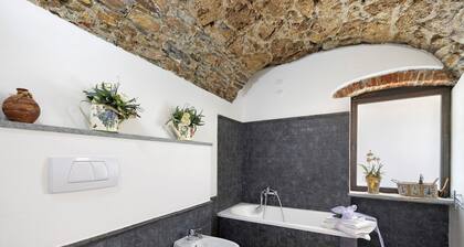Apartment 'Ciliegio Agriturismo La Ferla' with Private Terrace and Air Conditioning