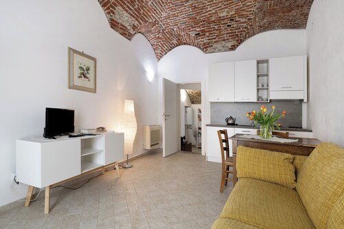 Apartment 'Ciliegio Agriturismo La Ferla' with Private Terrace and Air Conditioning