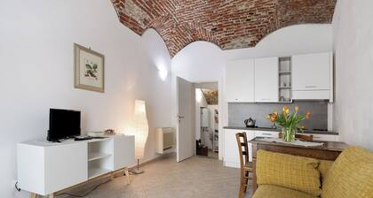 Apartment 'Ciliegio Agriturismo La Ferla' with Private Terrace and Air Conditioning