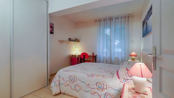 2 chambres, fer et planche à repasser, Wi-Fi gratuit, draps fournis
