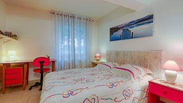 2 chambres, fer et planche à repasser, Wi-Fi gratuit, draps fournis