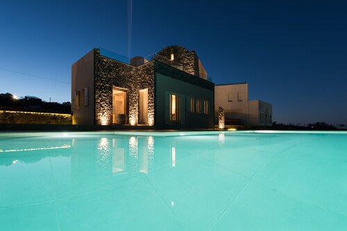 Villa 'Amaranthine' with Private Pool, Wi-Fi and Air Conditioning