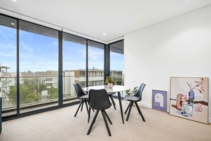 Dining - Lovely 2 bedroom APT in Mortlake (Mortlake)