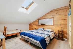 2 室のベッドルーム、WiFi (無料)、ベッドシーツ