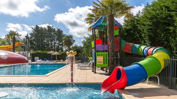 Indoor pool, a heated pool - Mobile Home for 6 with Shared Pool and Private Terrace (Saint-Hilaire-de-Riez)