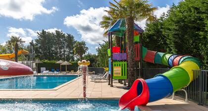 Mobile Home for 6 with Shared Pool and Private Terrace