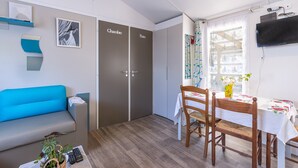 TV, ping pong - Mobile Home for 6 with Shared Pool and Private Terrace (Saint-Hilaire-de-Riez)