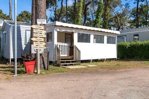 Mobile Home for 6 with Shared Pool and Private Terrace