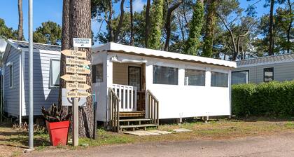 Mobile Home for 6 with Shared Pool and Private Terrace