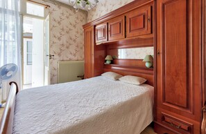 2 bedrooms, iron/ironing board