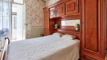 2 chambres, fer et planche Ă repasser