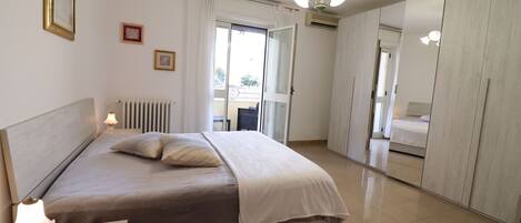 1 chambre, fer et planche à repasser, Wi-Fi gratuit, draps fournis